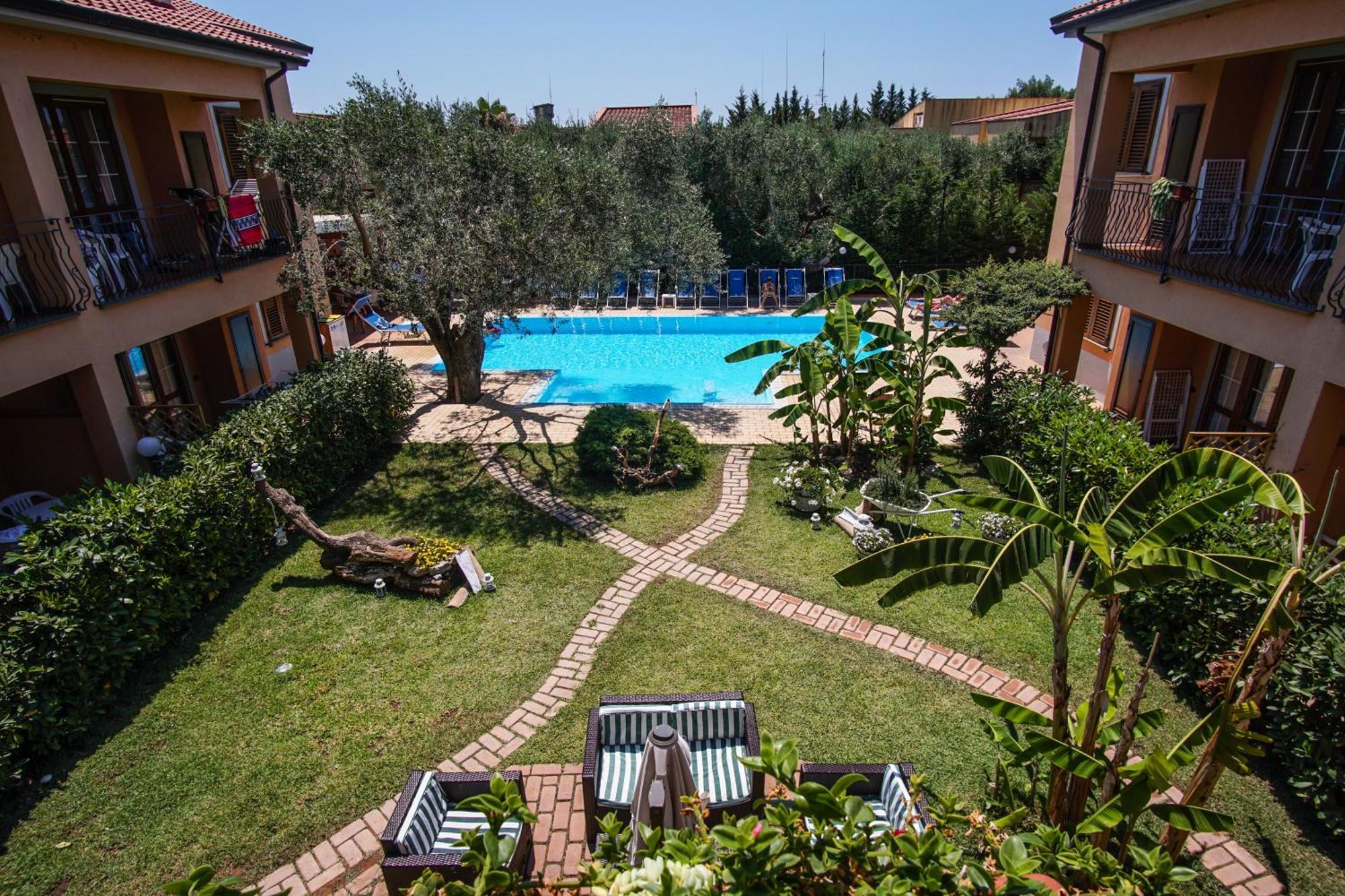 Residence Villa Andrea มารีนาดีกาเมโรตา ภายนอก รูปภาพ