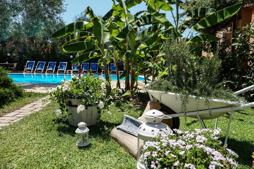Residence Villa Andrea มารีนาดีกาเมโรตา ภายนอก รูปภาพ