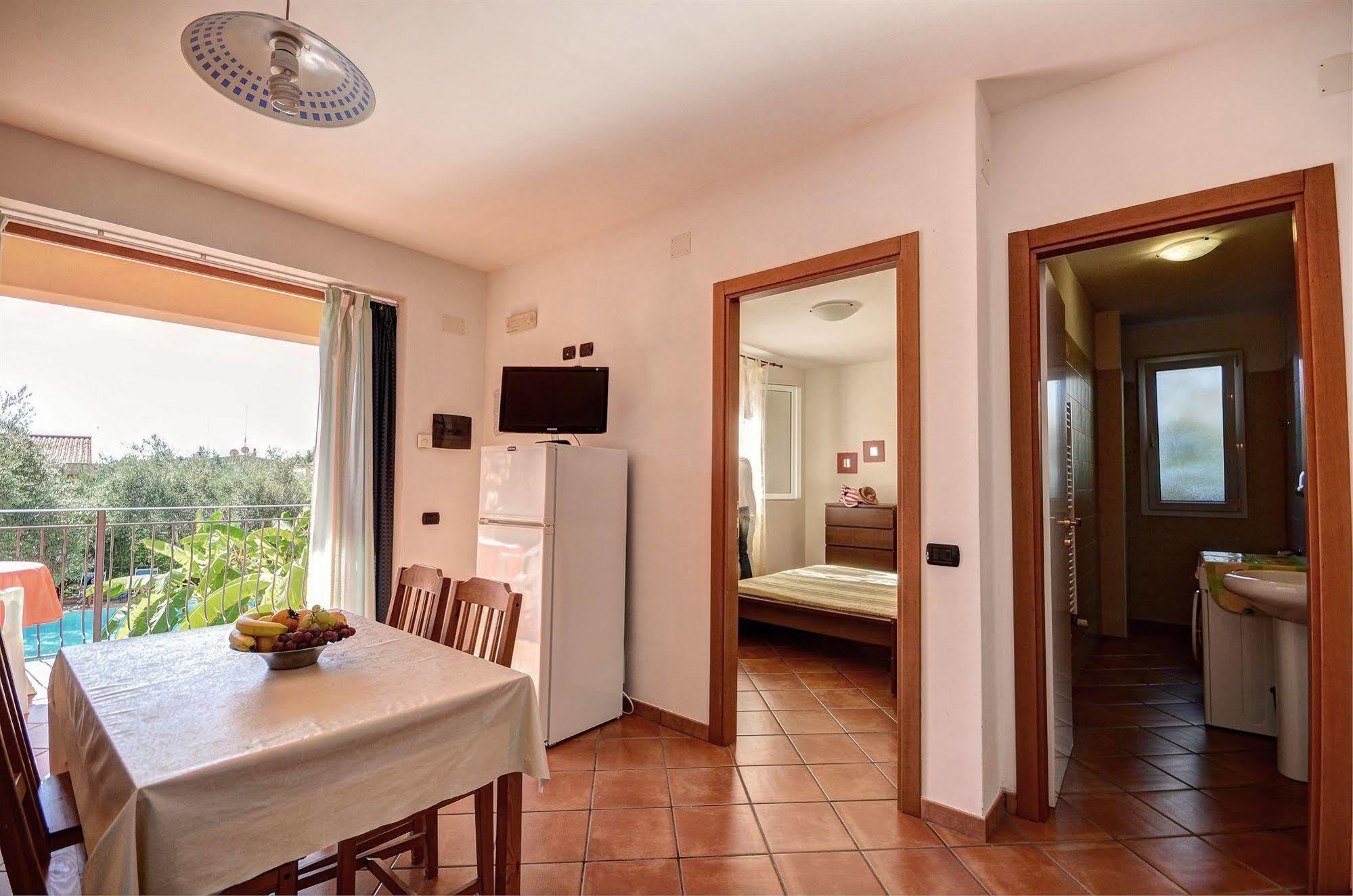 Residence Villa Andrea มารีนาดีกาเมโรตา ภายนอก รูปภาพ