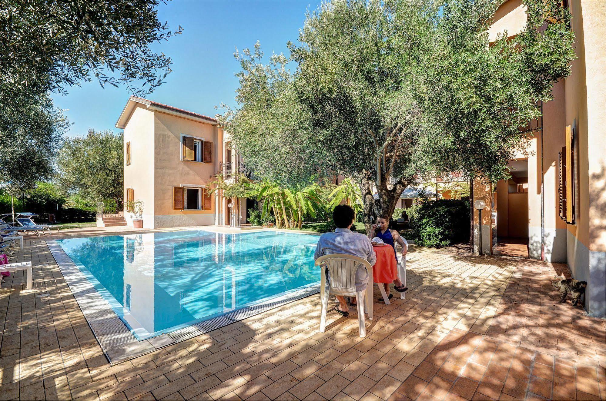 Residence Villa Andrea มารีนาดีกาเมโรตา ภายนอก รูปภาพ