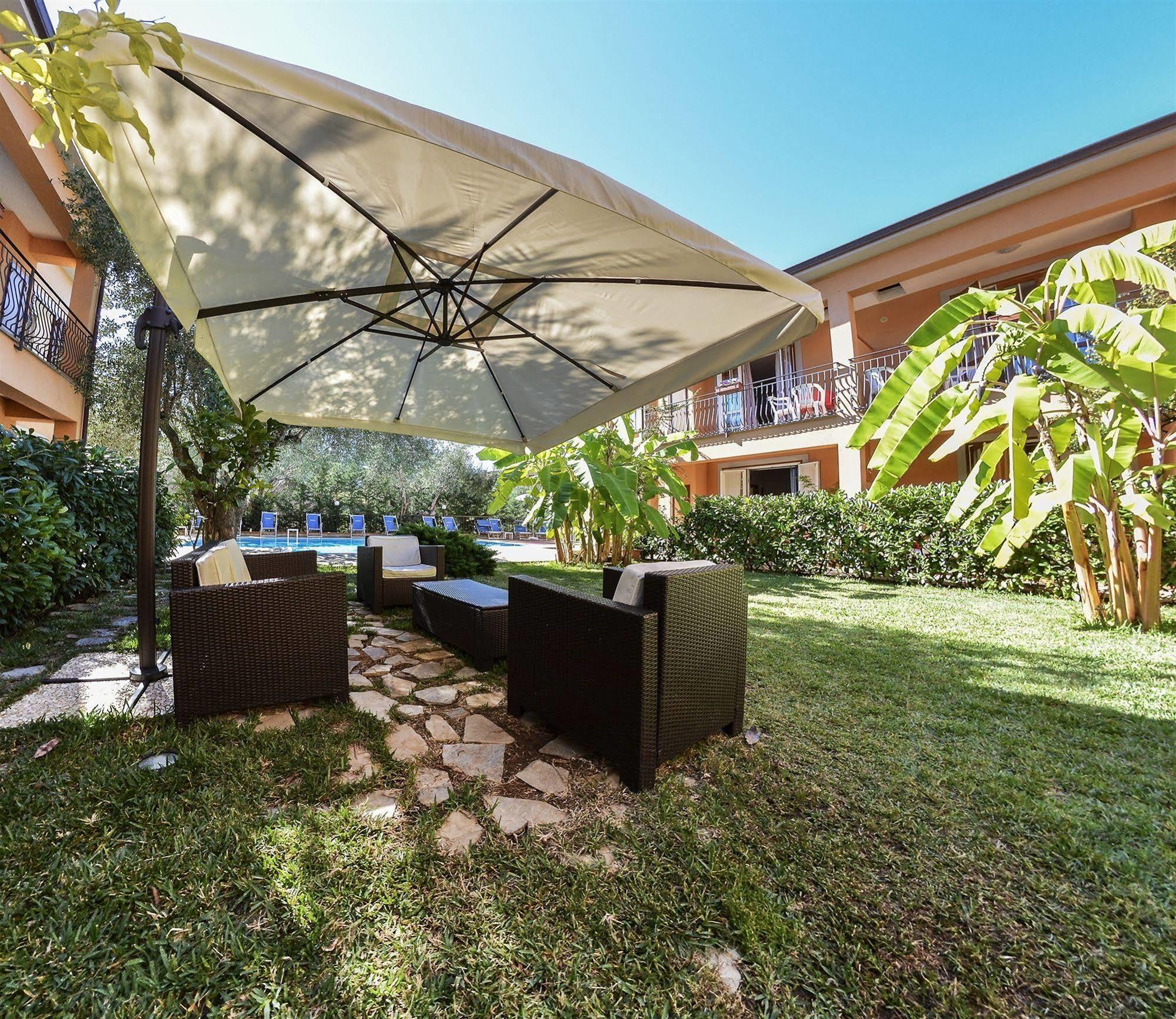 Residence Villa Andrea มารีนาดีกาเมโรตา ภายนอก รูปภาพ