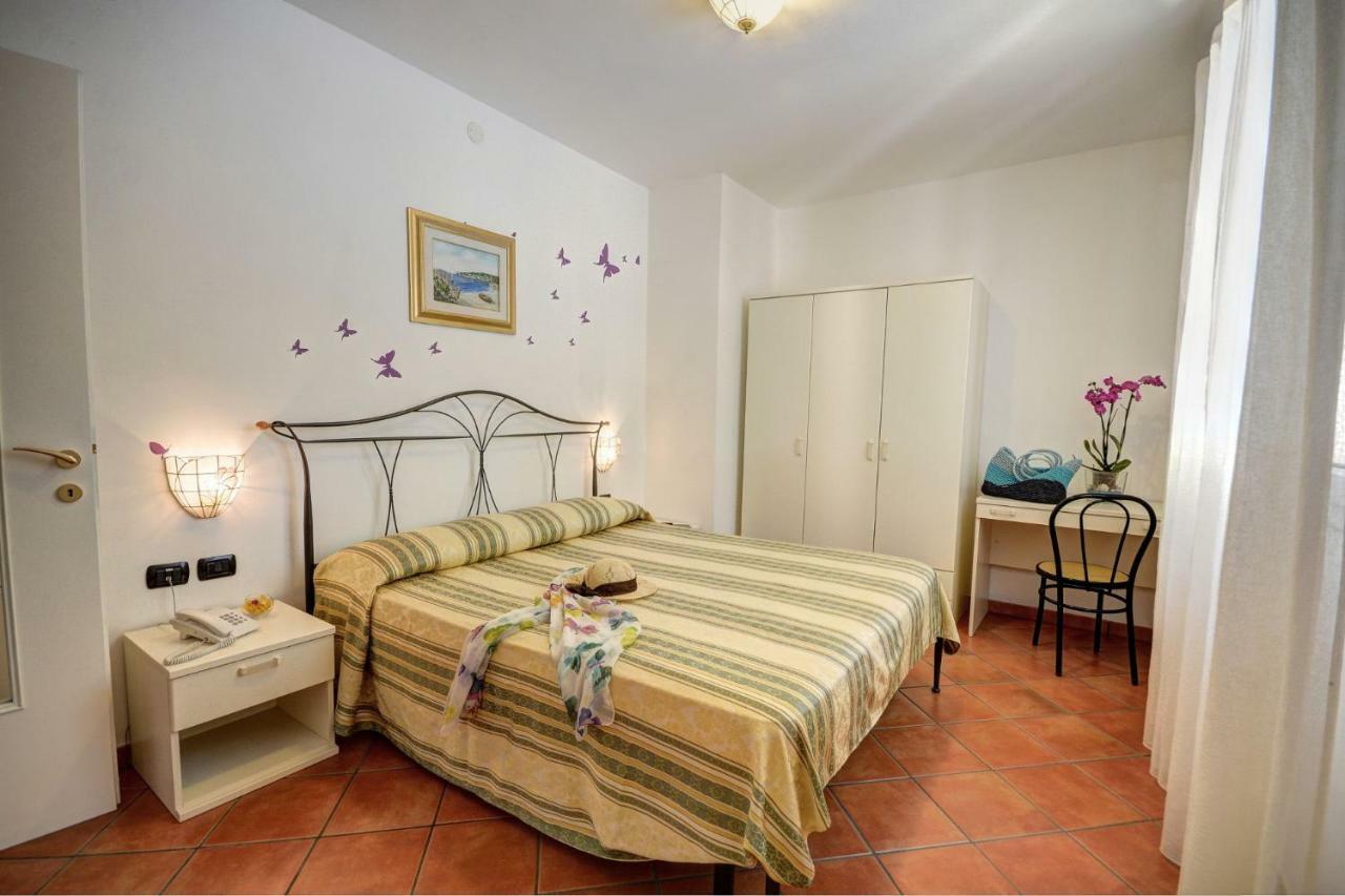 Residence Villa Andrea มารีนาดีกาเมโรตา ภายนอก รูปภาพ